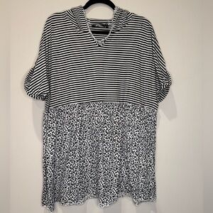 Andree by Unit Striped/Leopard Print Women's Hooded top size 1X black and white